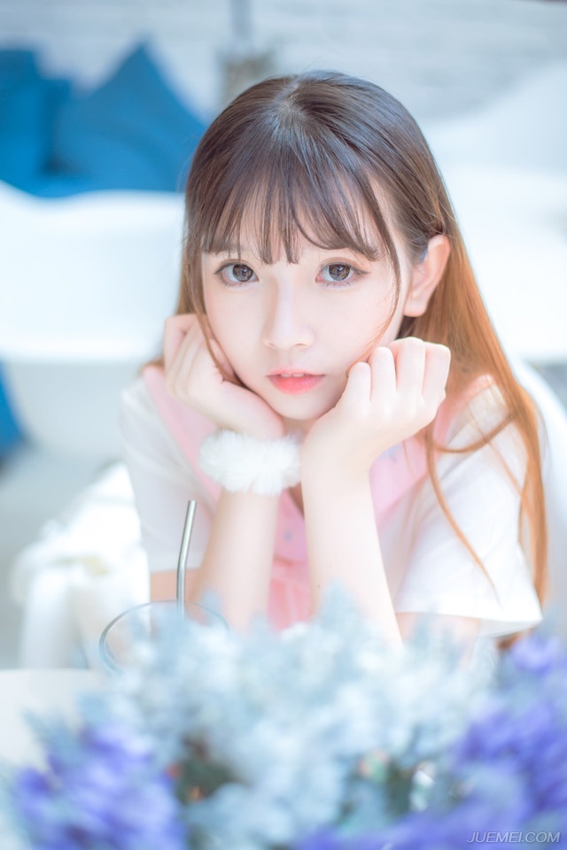 如果你懂我，就请你少些无端的猜疑，你要知道爱情的根基是信任;如果你懂我，就请你少些莫名的考验，你要知道爱情的底色是忠贞;如果你懂我，就请你少些人为的降温，你要知道爱情的保鲜是心跳;如果你懂我，就请你少些酸涩的追问，你要知道爱情的语言是无声。